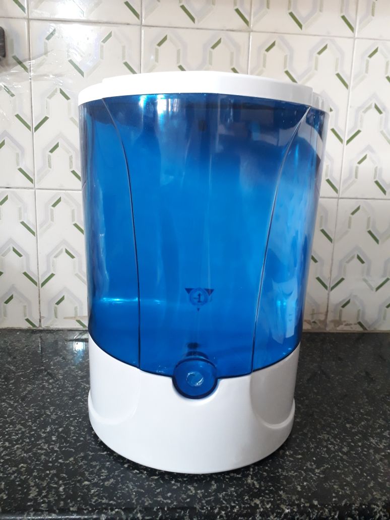 Cylindrical Blue Transparent Water Purifier